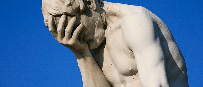 Paris_Tuileries_Garden_Facepalm_statue