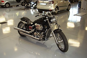 honda-vt-750-black-widow